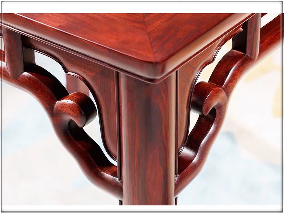 Khâu hoàn thiện kĩ khiến cho vân gỗ nổi lên rất đẹp  