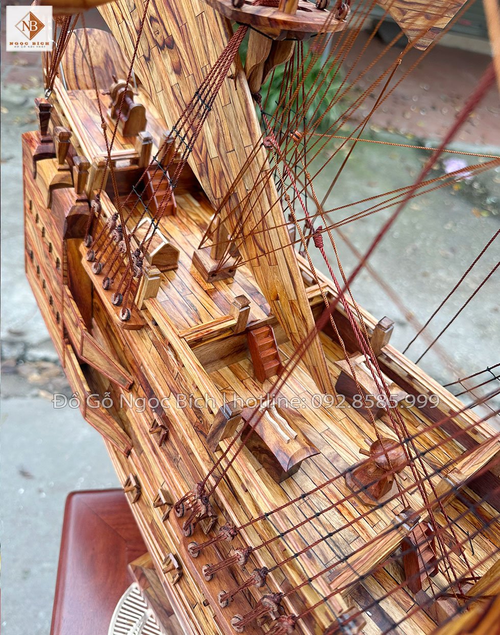 Khoang thuyền cũng được hoàn thiện vô cùng tỉ mỉ