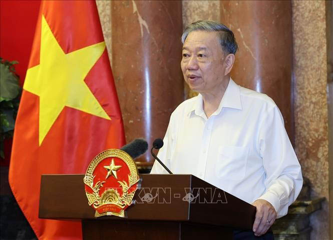 Thiết kế sang trọng , vững trắc , uy nghiêm 