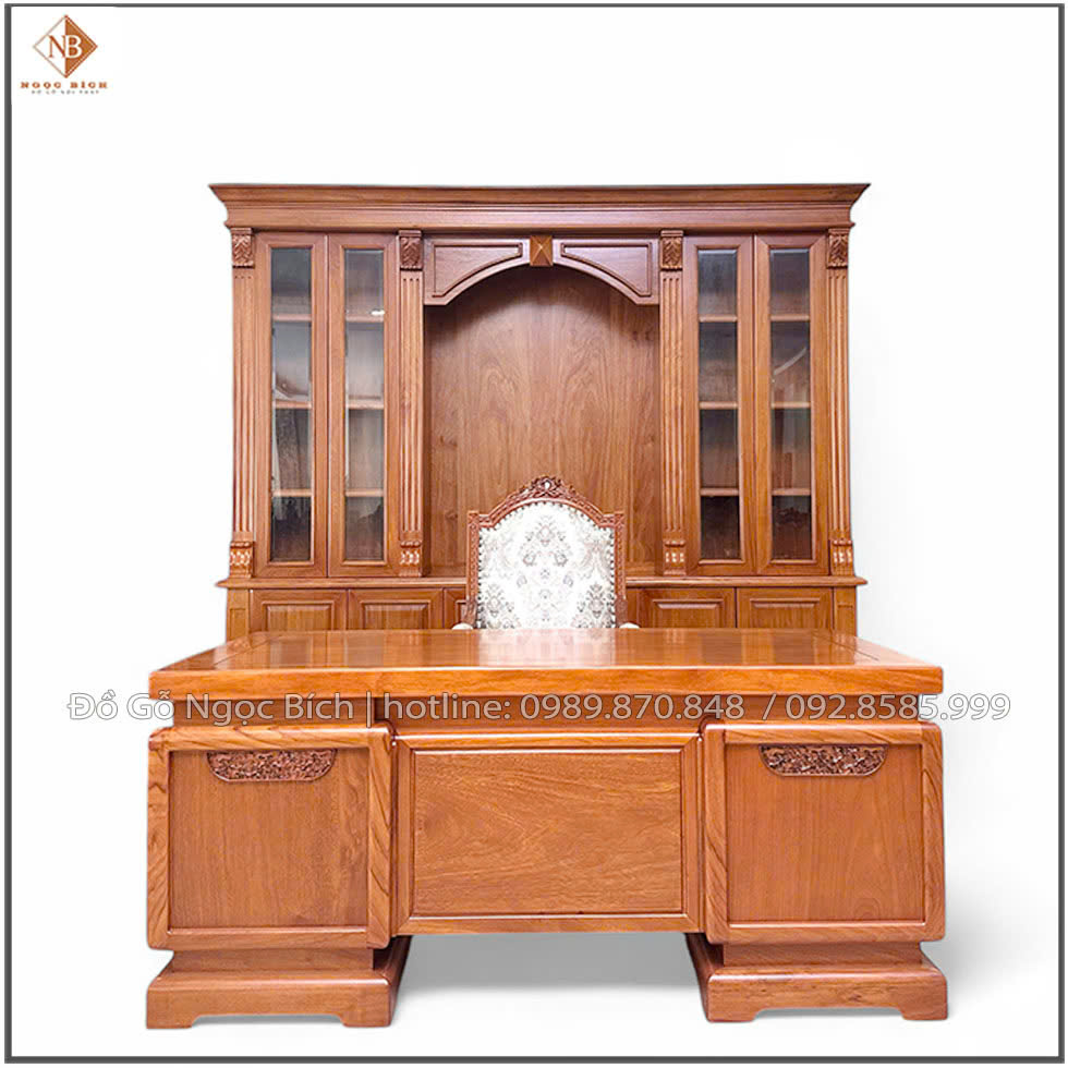 Tủ và ghế làm việc với bàn làm việc trong phòng làm việc Chủ Tịch
